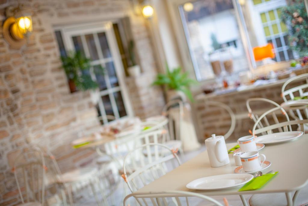 Hostellerie De Bretonniere - Groupe Logis Hotels Μπον Εξωτερικό φωτογραφία